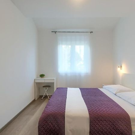 Apartments Gilly 2 Premantura Exterior photo