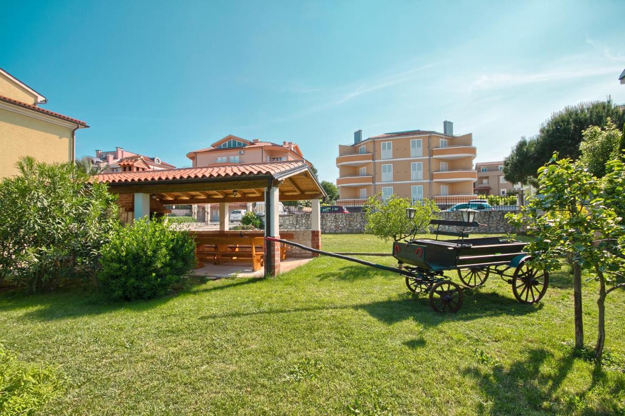 Apartments Gilly 2 Premantura Exterior photo
