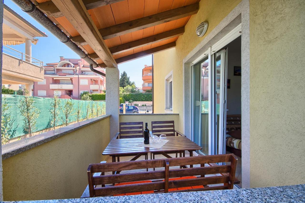Apartments Gilly 2 Premantura Exterior photo