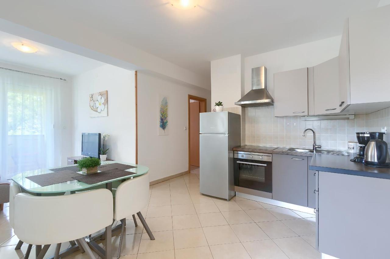 Apartments Gilly 2 Premantura Exterior photo