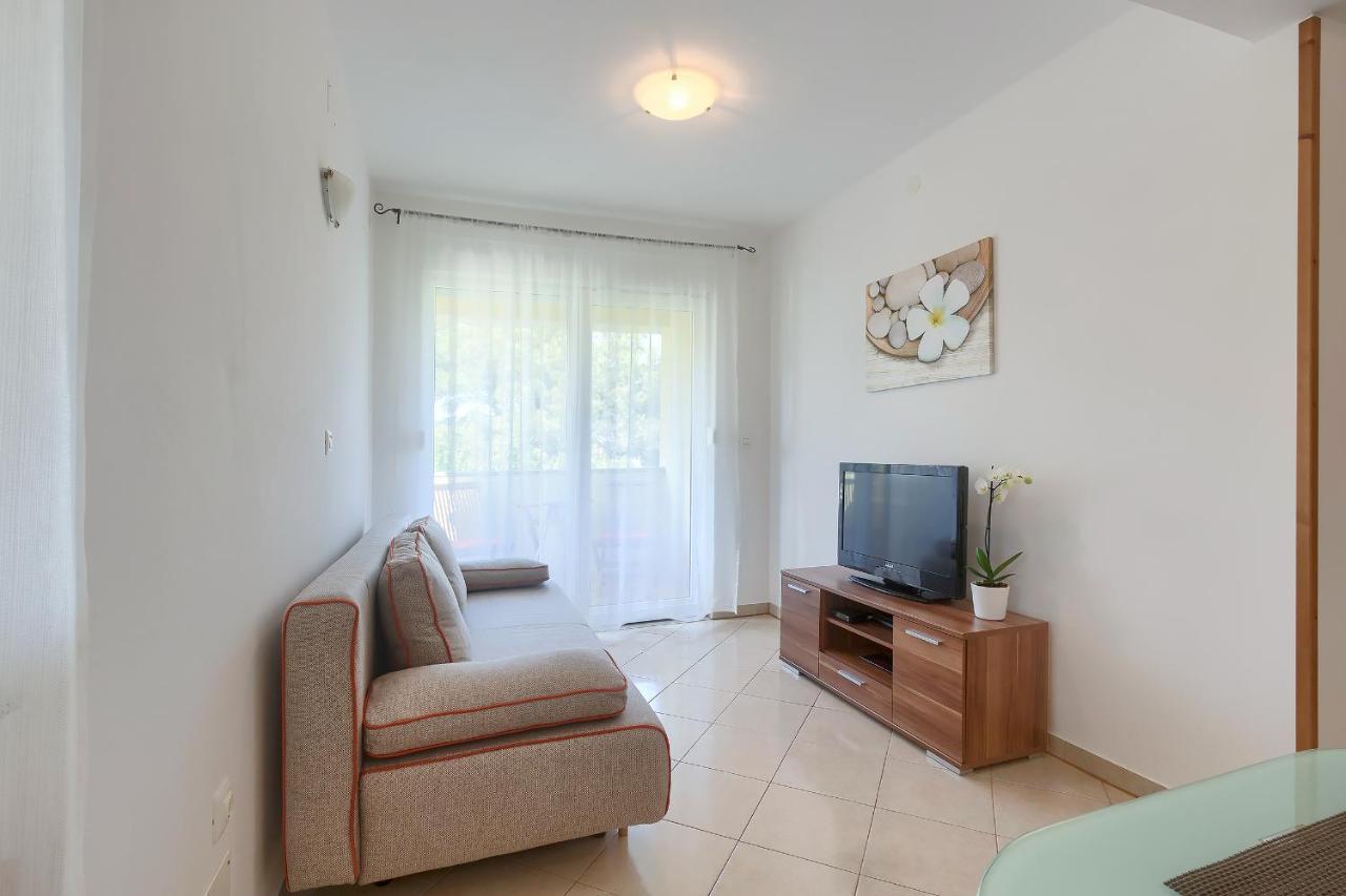Apartments Gilly 2 Premantura Exterior photo