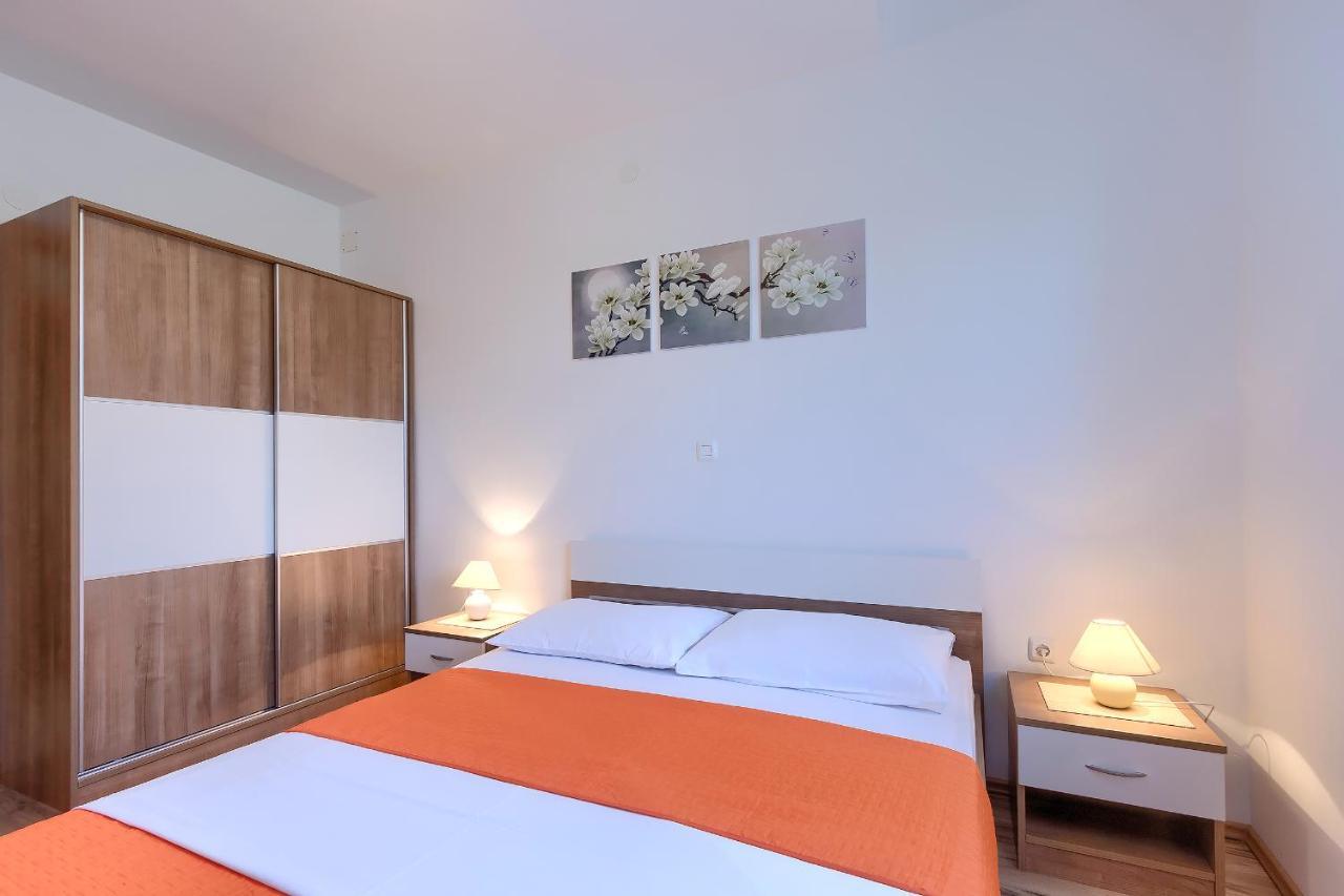 Apartments Gilly 2 Premantura Exterior photo